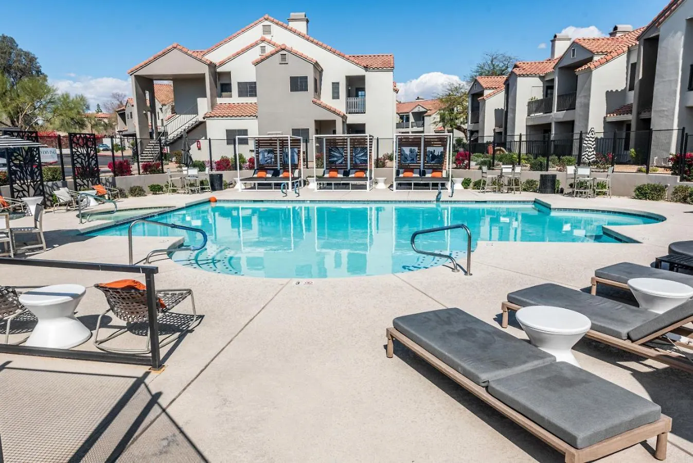 Snug 2Br-Pool, Yoga Rm, Gym, Cabanas, Bbq,Prkng Scottsdale Apartamento